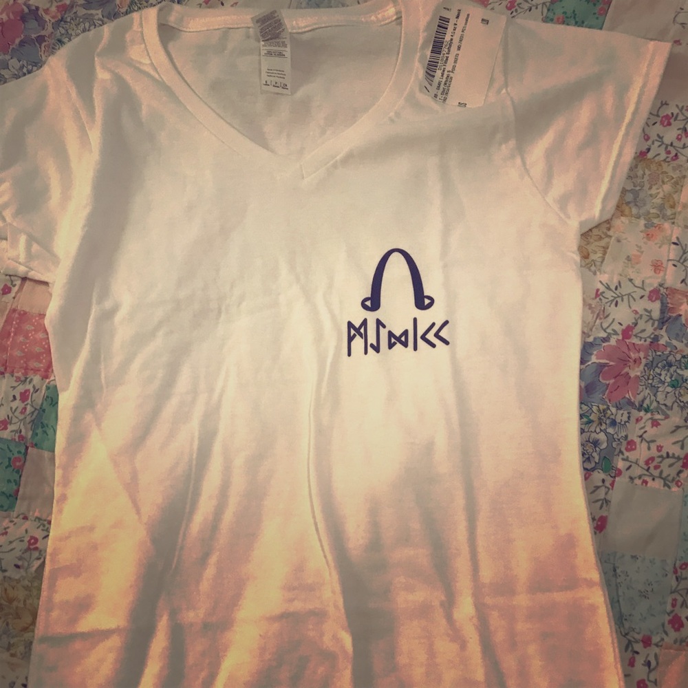 T shirt v neck